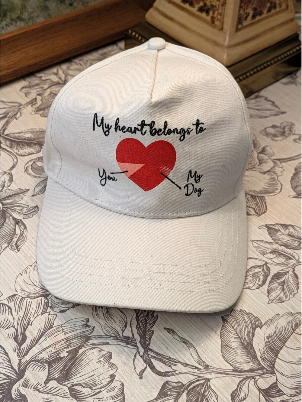 Zanden White Cotton Baseball Cap with Heart and Arrow Design